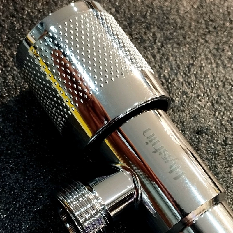 پیسوار توالت فرنگی بدنه برنجی با آبکاری نیکل‌کروم ضدزنگ – مناسب سرویس‌های خانگی و اداری