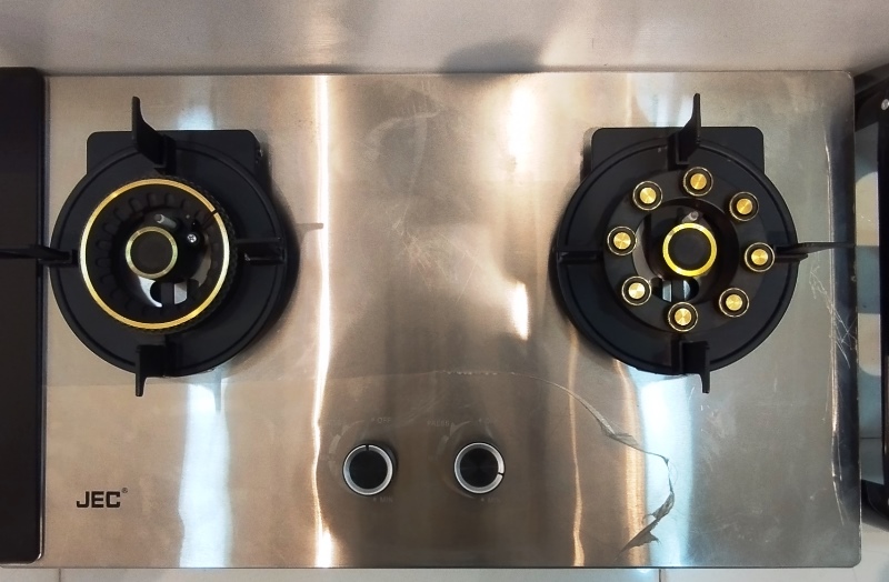 گاز تاشو JEC در حالت بسته و کاملاً همسطح با کابینت (نمای مخفی)