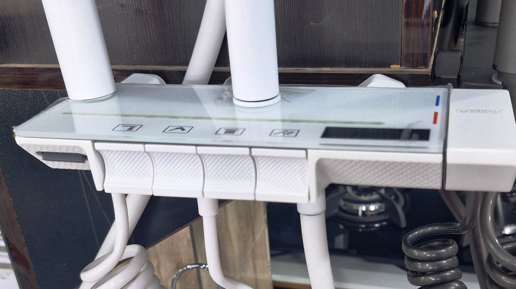 دوش حمام پیانویی نمایشگردار Valencia سفید، طراحی مدرن حمام