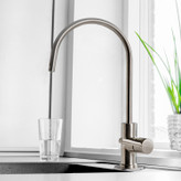 شیر آب تصفیه رومیزی با طراحی مدرن و مینیمال