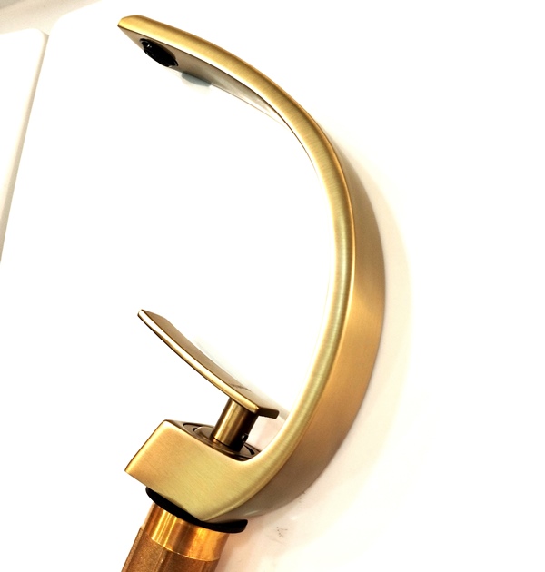 بدنه تمام برنجی شیر روشویی Hyshin مدل ۵۸۶ برای دوام بالا