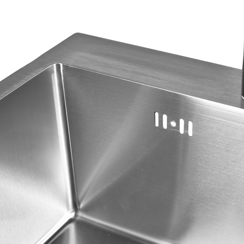 تصویر نزدیک از سطح براق و ضد خش سینک ظرفشویی Huadiao