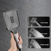 تصویر نزدیک از نازلهای سیلیکونی و دکمه تنظیم حالت دوش دستی