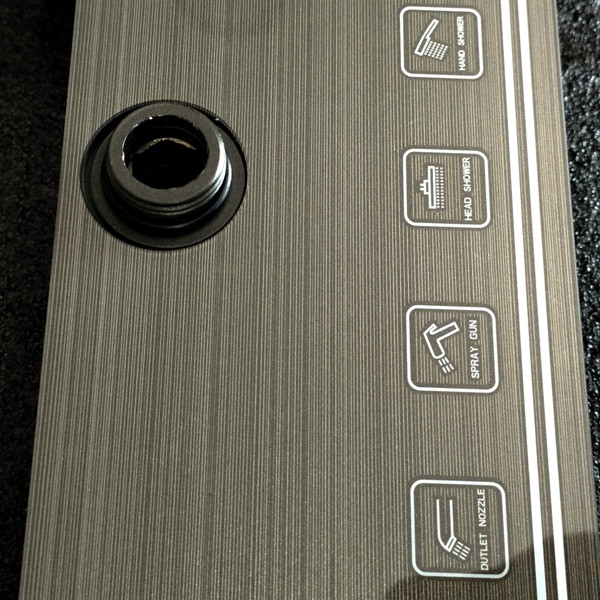 بدنه تخت و مدرن دوش 520Q