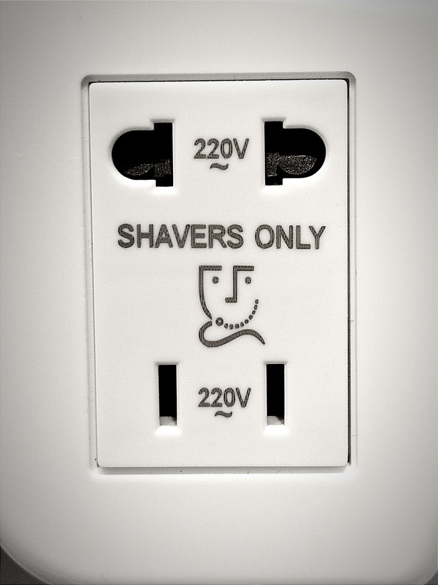 سشوار دیواری با خروجی برق مجزا