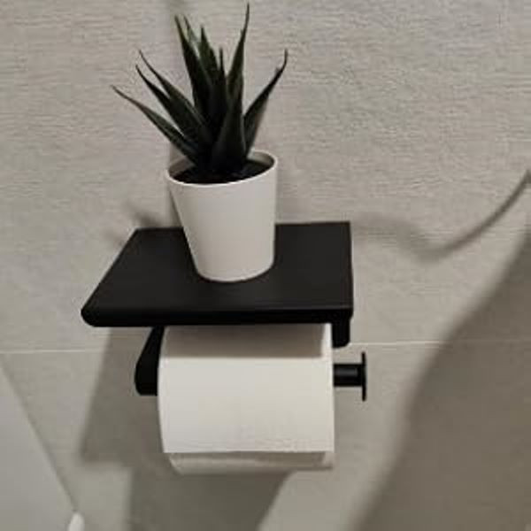 جای دستمال توالت استیل در رنگ مشکی مات روی دیوار سفید