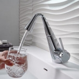 تغییر حالت پاشش آب از حالت معمولی به حالت اسپری با فشار ملایم در شیر شاوری.