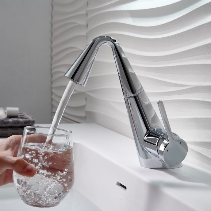 تغییر حالت پاشش آب از حالت معمولی به حالت اسپری با فشار ملایم در شیر شاوری.