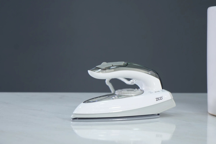 قدرت بخار 250 گرم و سیستم خودشور اتو بخار زیکو مدل ZC-2055