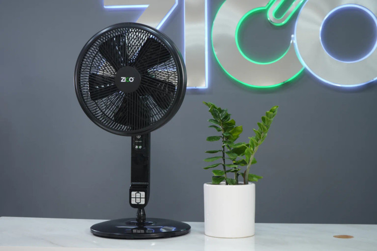 پنکه سه کاره ZICO ZC-1515 در حالت ایستاده و مدرن