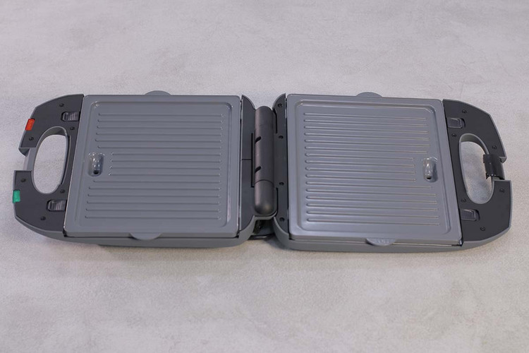 ساندویچ ساز 2×1 زیکو مدل ZC-8045 در آشپزخانه مدرن